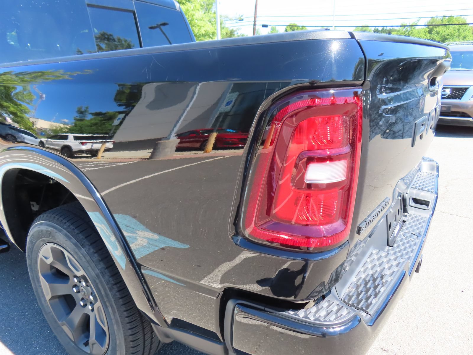 Used 2025 RAM 1500 Big Horn AWD/4WD image 12