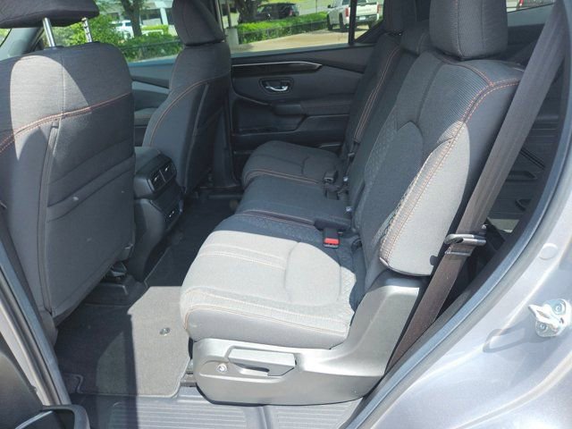 Used 2025 Honda Pilot Sport image 10