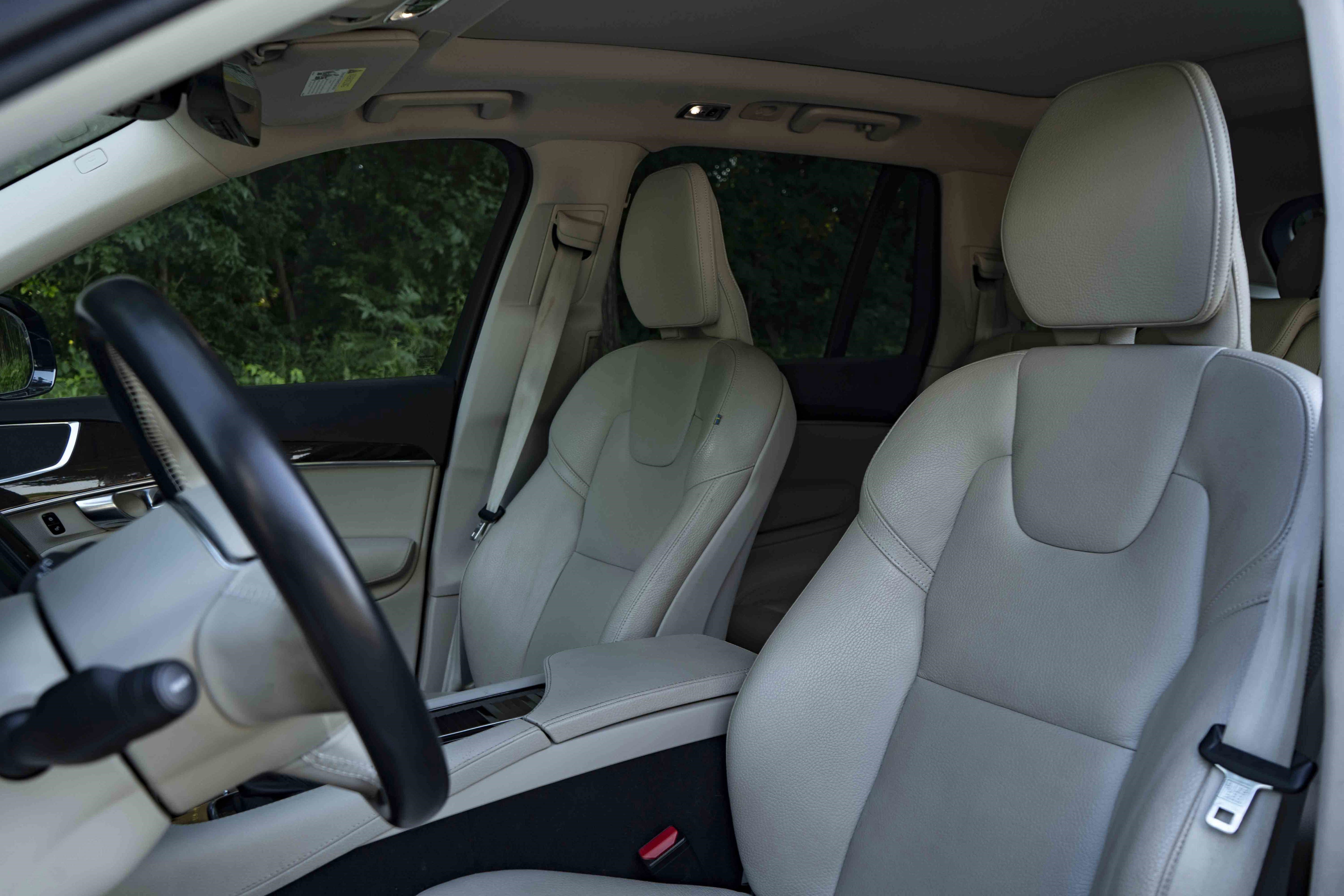 Used 2019 Volvo XC90 T6 Momentum w/ Protection Package Premier AWD/4WD image 17