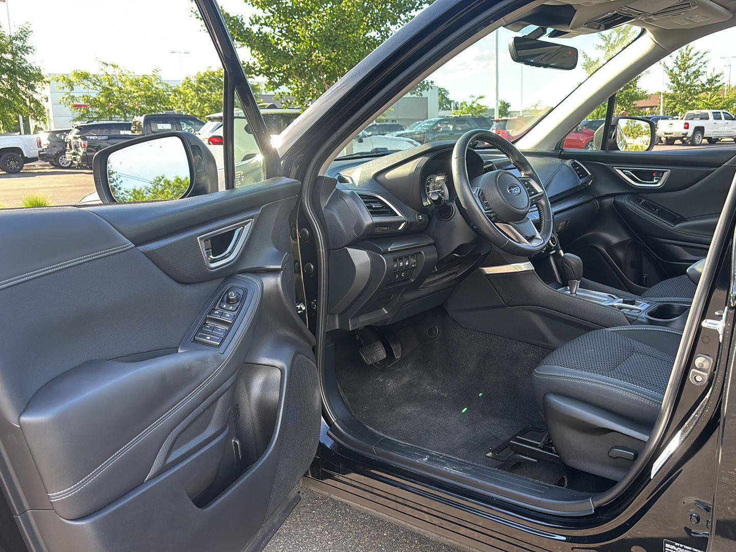 Used 2024 Subaru Forester Premium AWD/4WD image 2