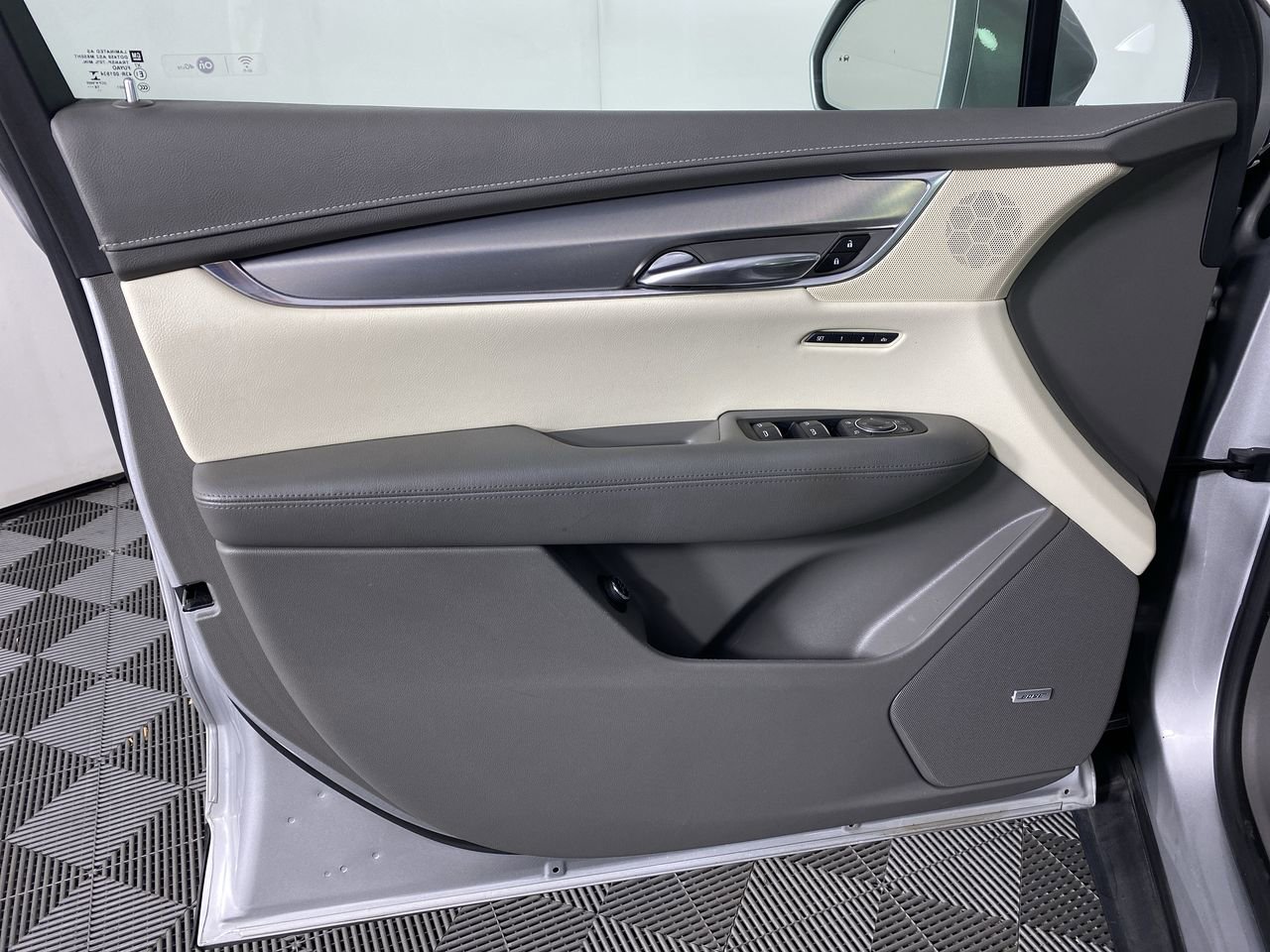 Certified 2017 Cadillac XT5 Luxury w/ Driver Awareness Package FWD image 23