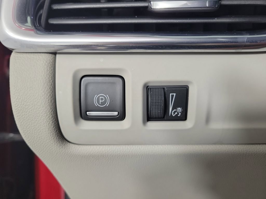 Used 2021 Cadillac XT4 Premium Luxury w/ Driver Awareness Package image 30