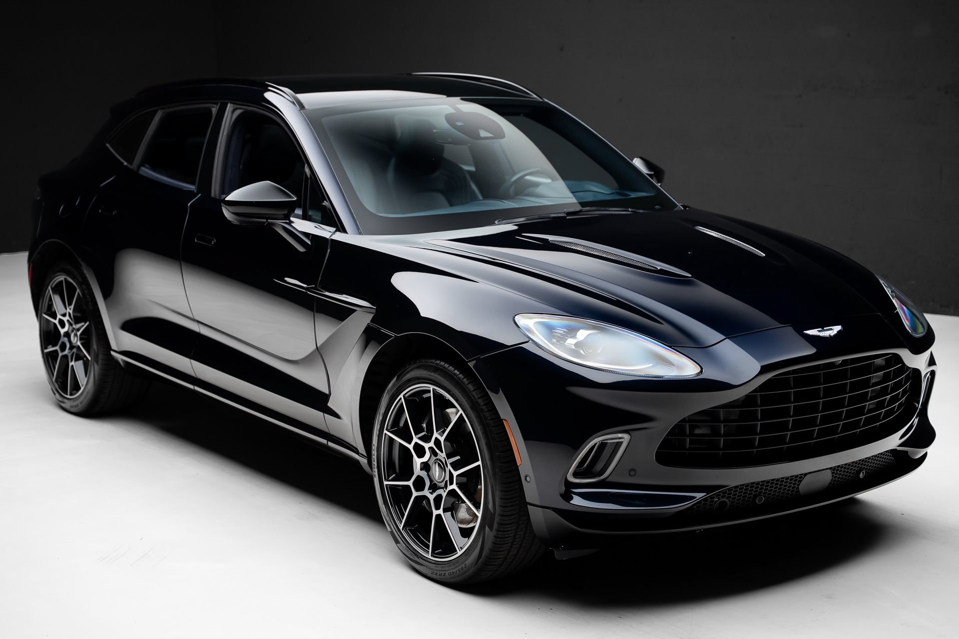 Used 2021 Aston Martin DBX AWD/4WD image 39