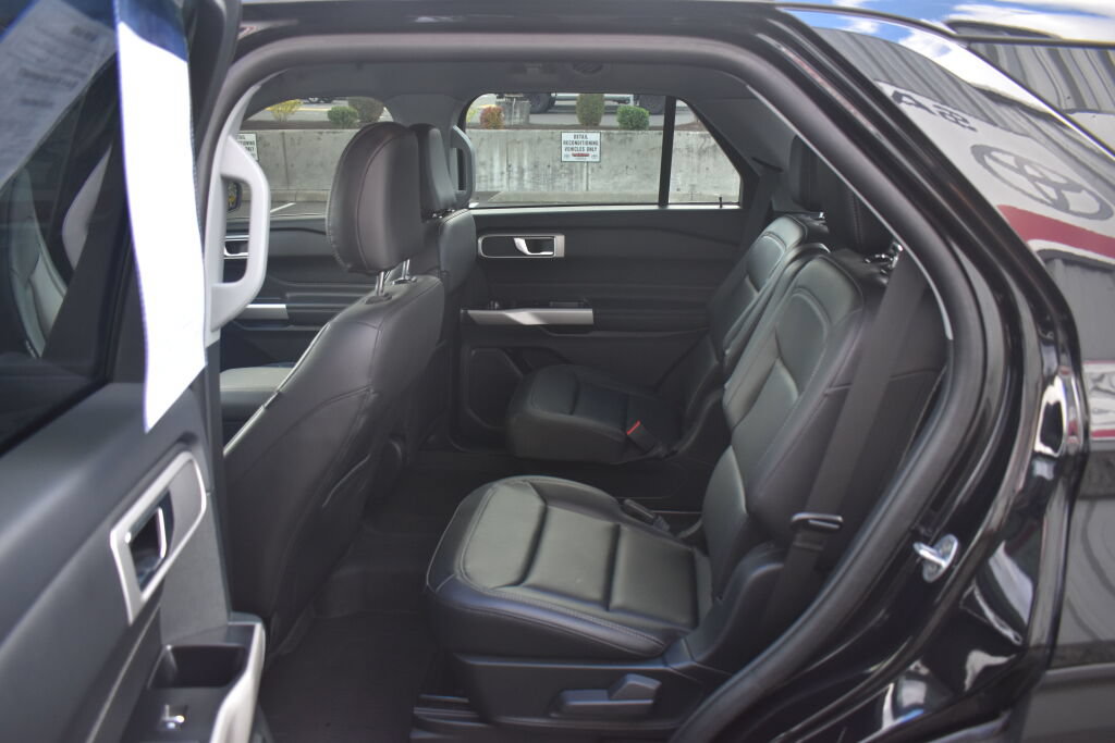 Used 2024 Ford Explorer XLT w/ Equipment Group 202A AWD/4WD image 20
