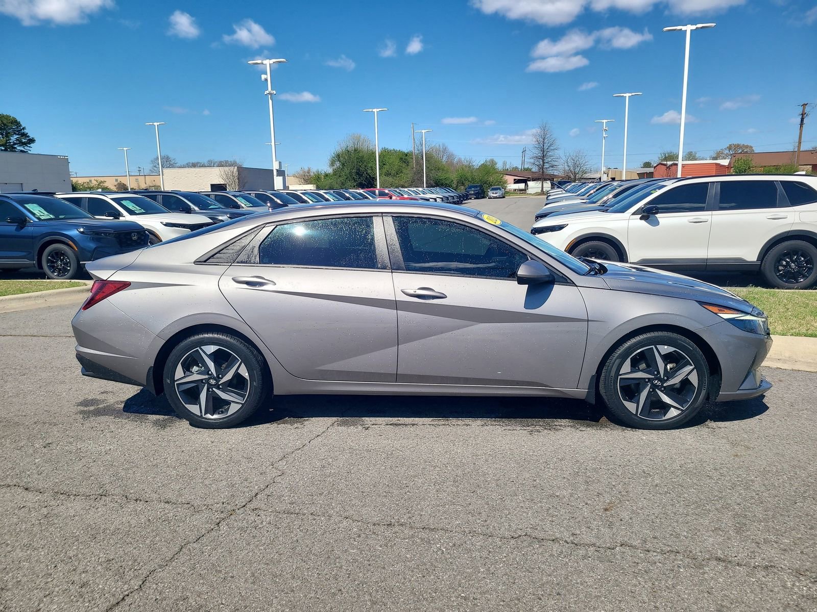 Used 2023 Hyundai Elantra SEL w/ Convenience Package FWD image 2