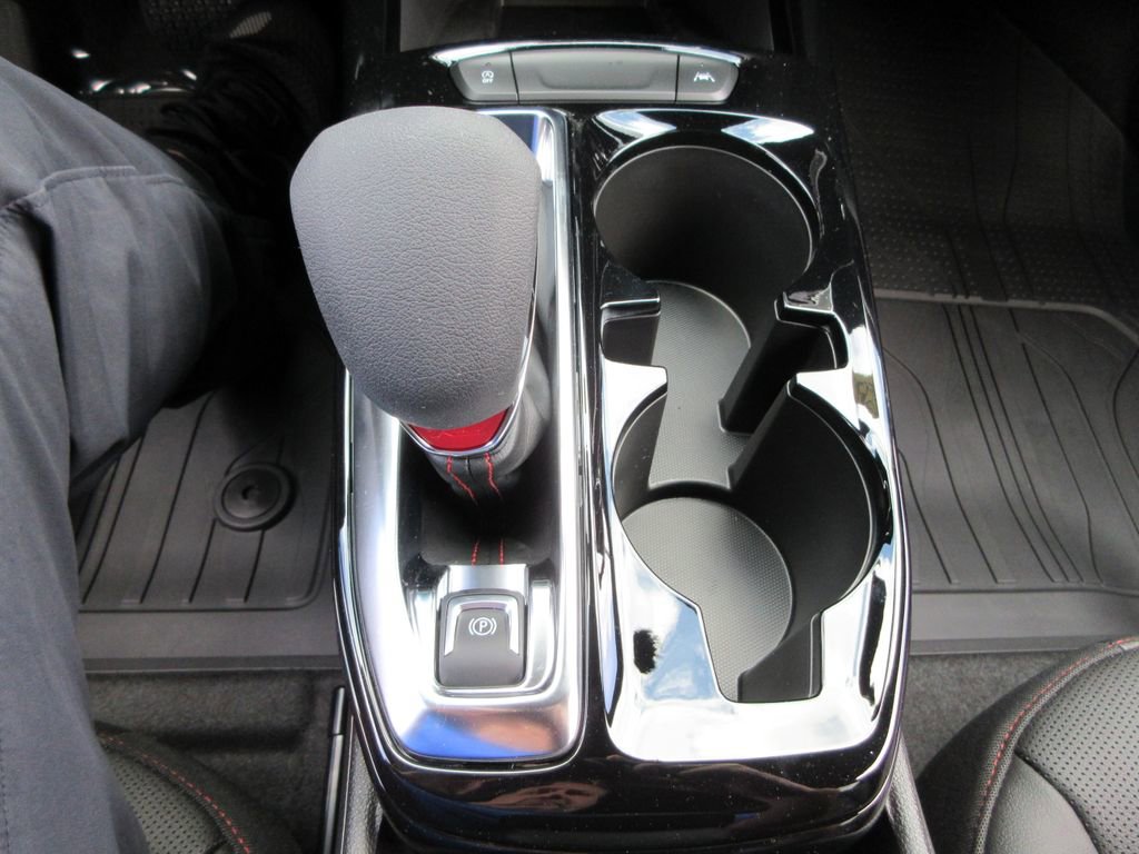 New 2026 Chevrolet Trax RS w/ Sunroof Package FWD image 28