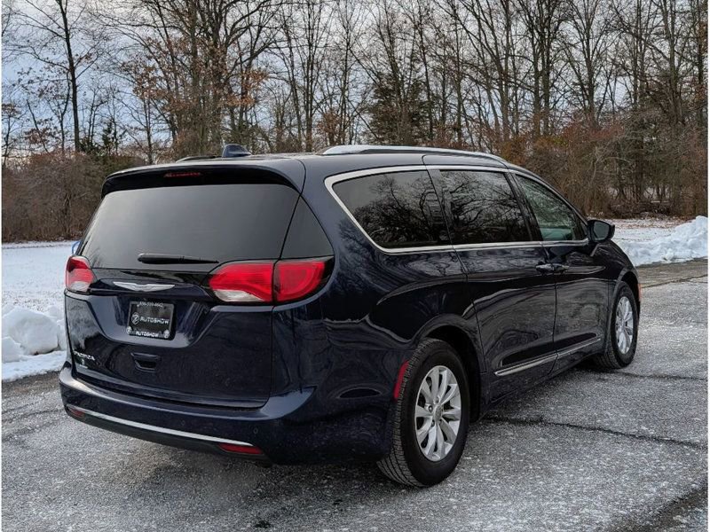 Used 2018 Chrysler Pacifica Touring-L Plus image 7