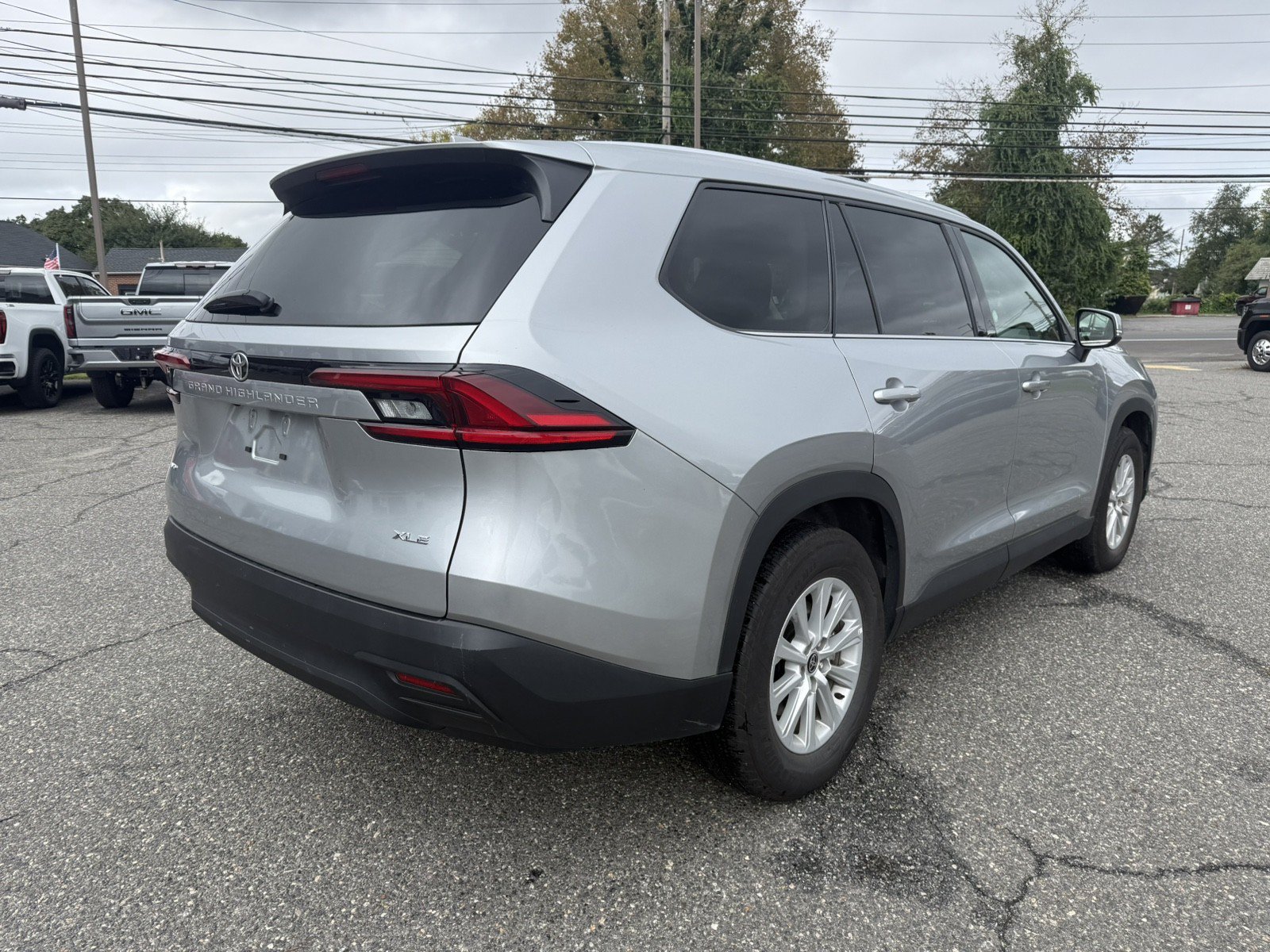 Used 2025 Toyota Grand Highlander AWD image 3