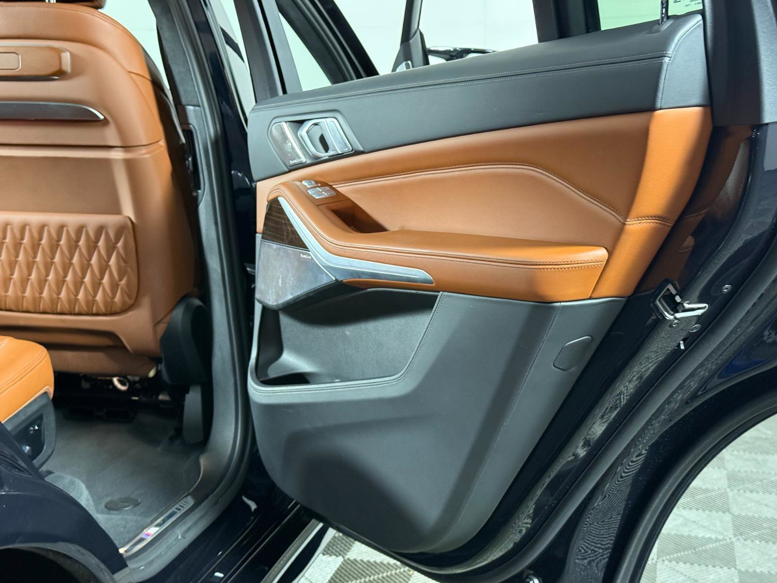 Used 2023 BMW X7 M60i w/ Executive Package image 27