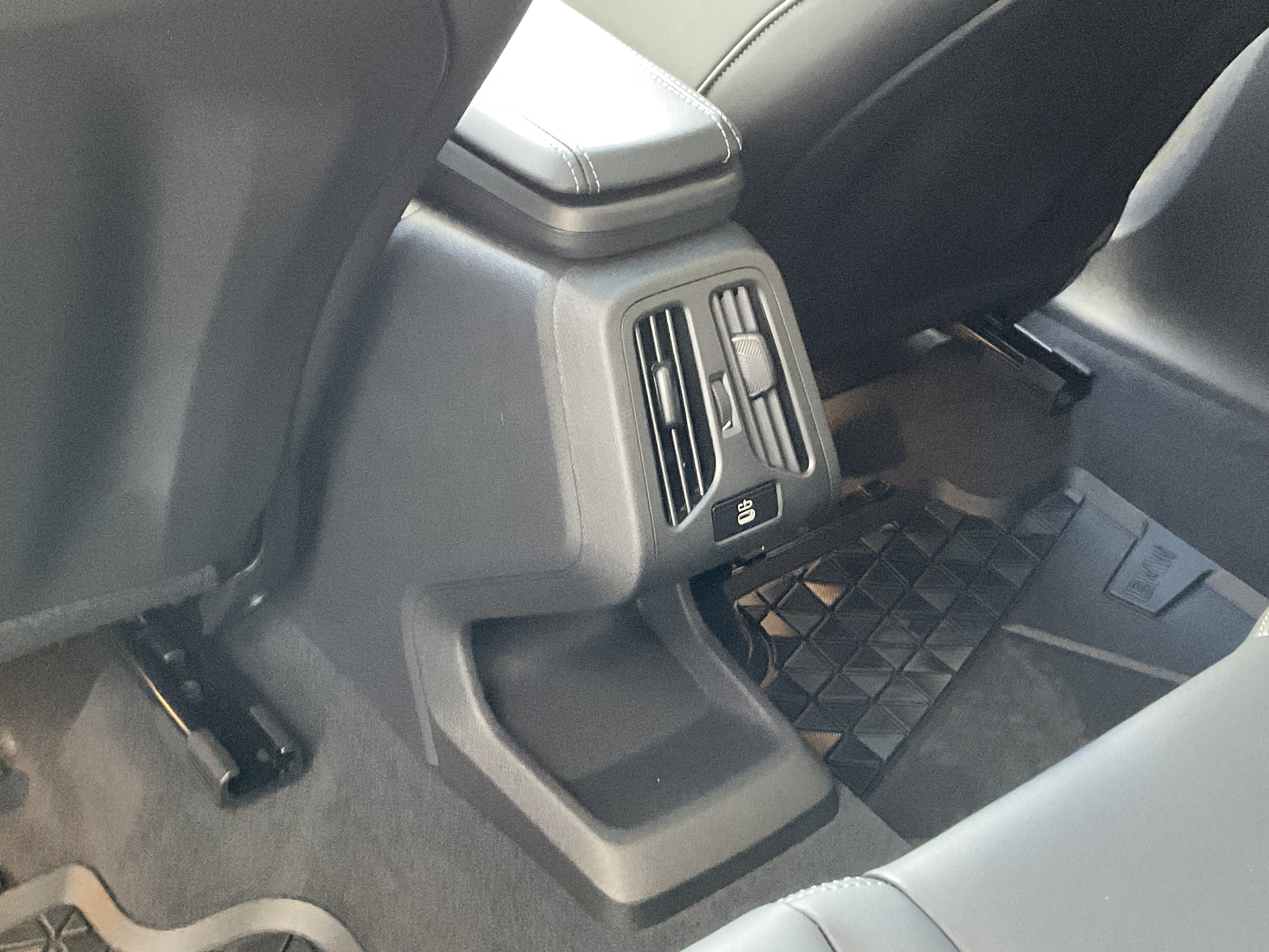 New 2026 BMW X2 xDrive28i w/ Convenience Package image 24