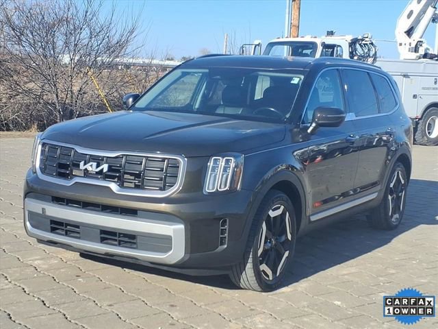 Used 2023 Kia Telluride S AWD/4WD image 2