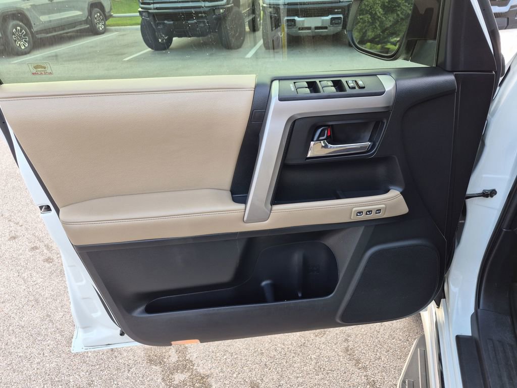 Used 2016 Toyota 4Runner Limited RWD image 18