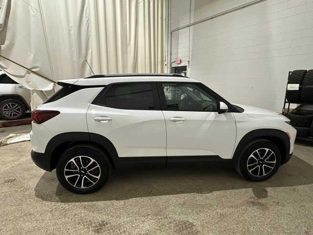 Used 2025 Chevrolet TrailBlazer LT image 9