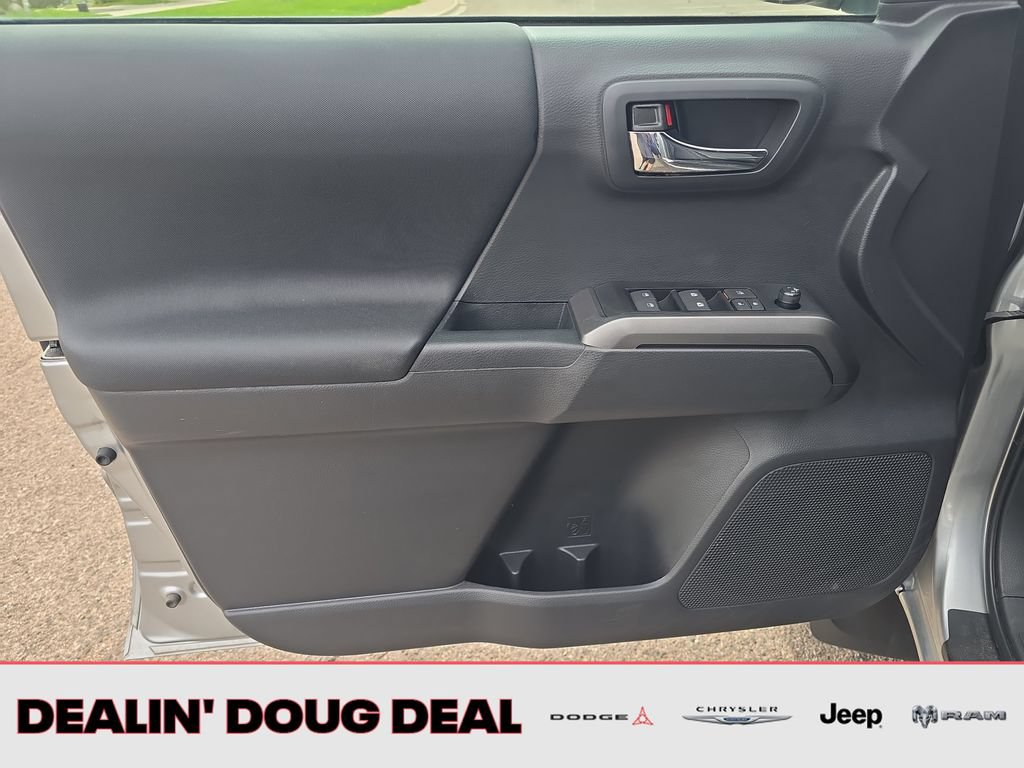 Used 2023 Toyota Tacoma TRD Off-Road w/ Technology Package AWD/4WD image 11