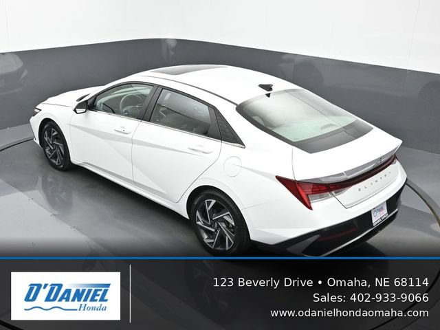 Used 2024 Hyundai Elantra SEL w/ Convenience Package FWD image 15