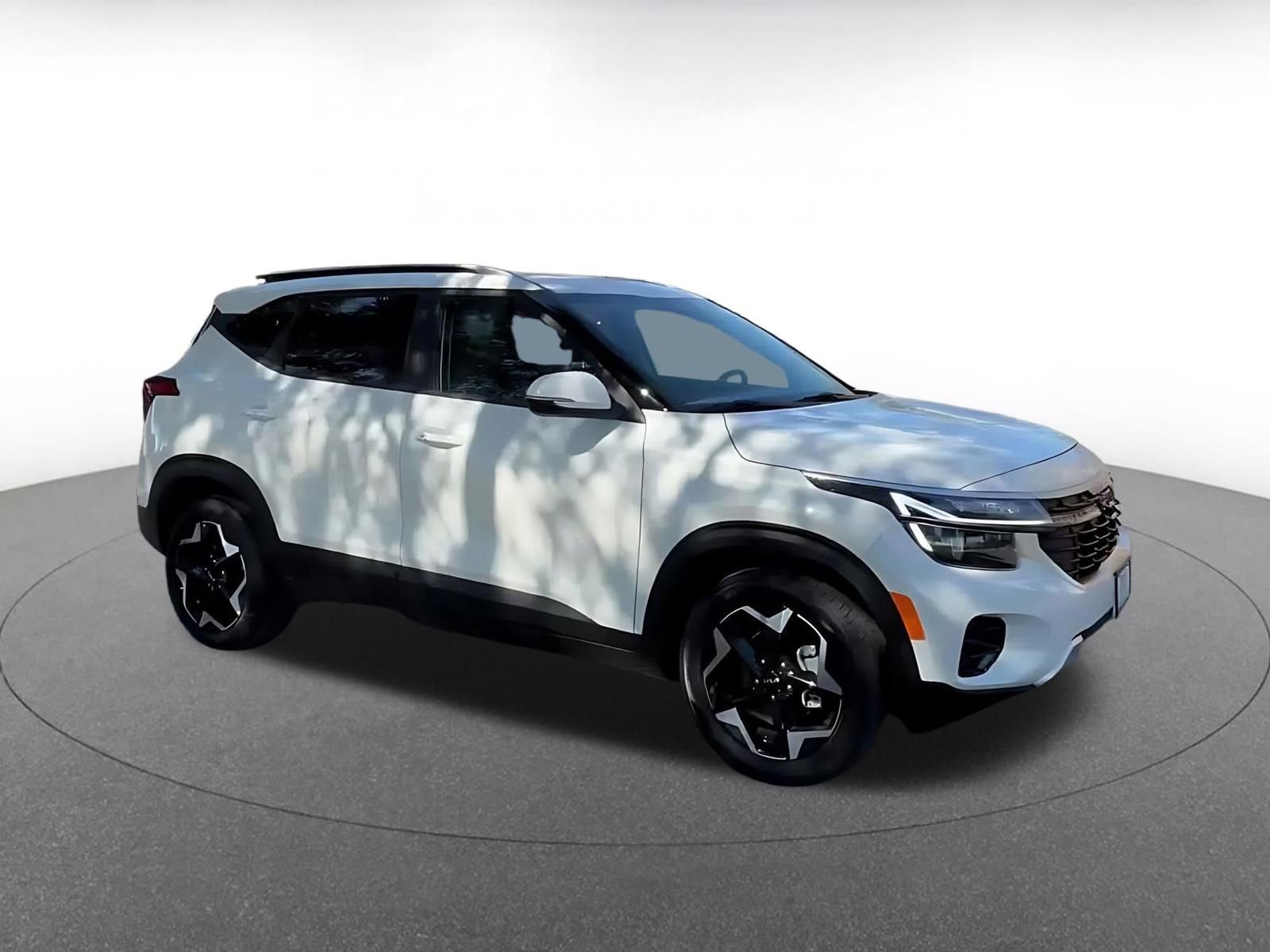 Used 2025 Kia Seltos S image 2