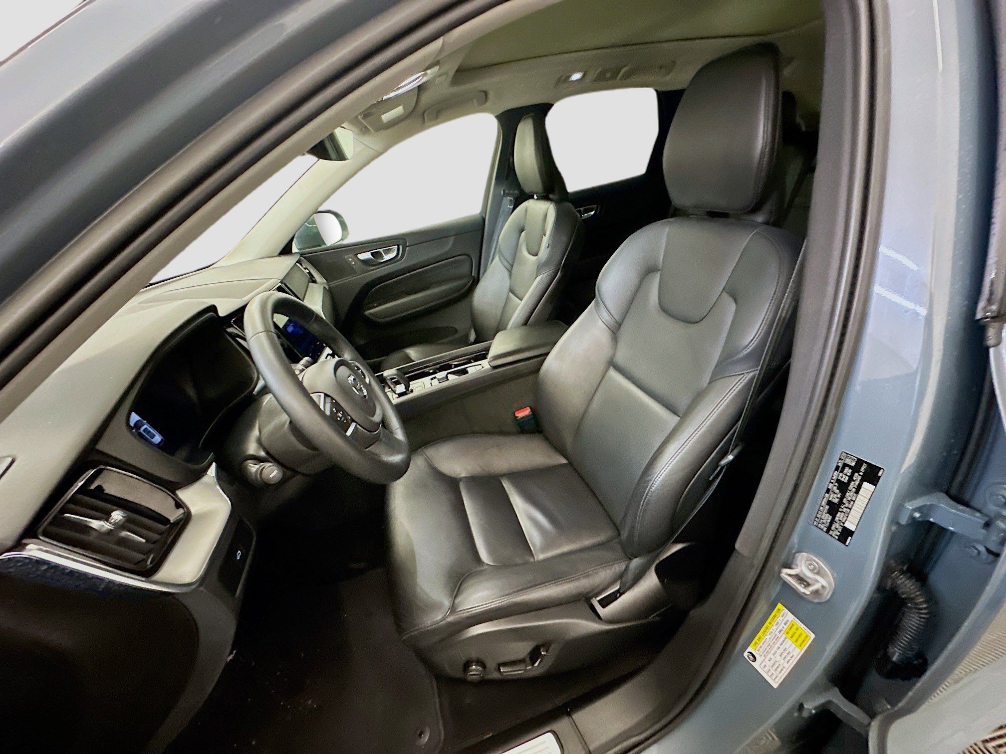 Used 2023 Volvo XC60 B5 Core w/ Climate Package image 13