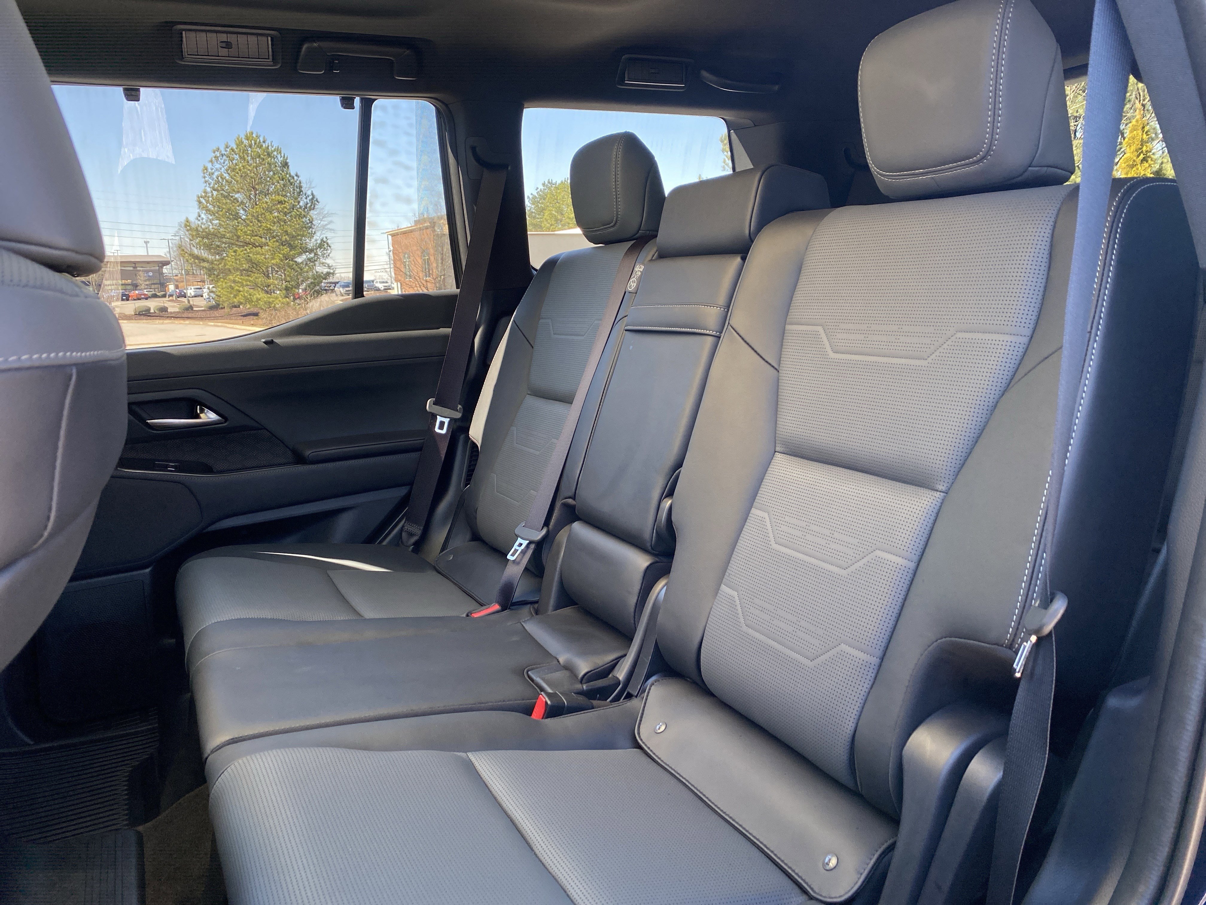 Used 2025 Lexus GX 550 w/ Accessory Package (2T) AWD/4WD image 9