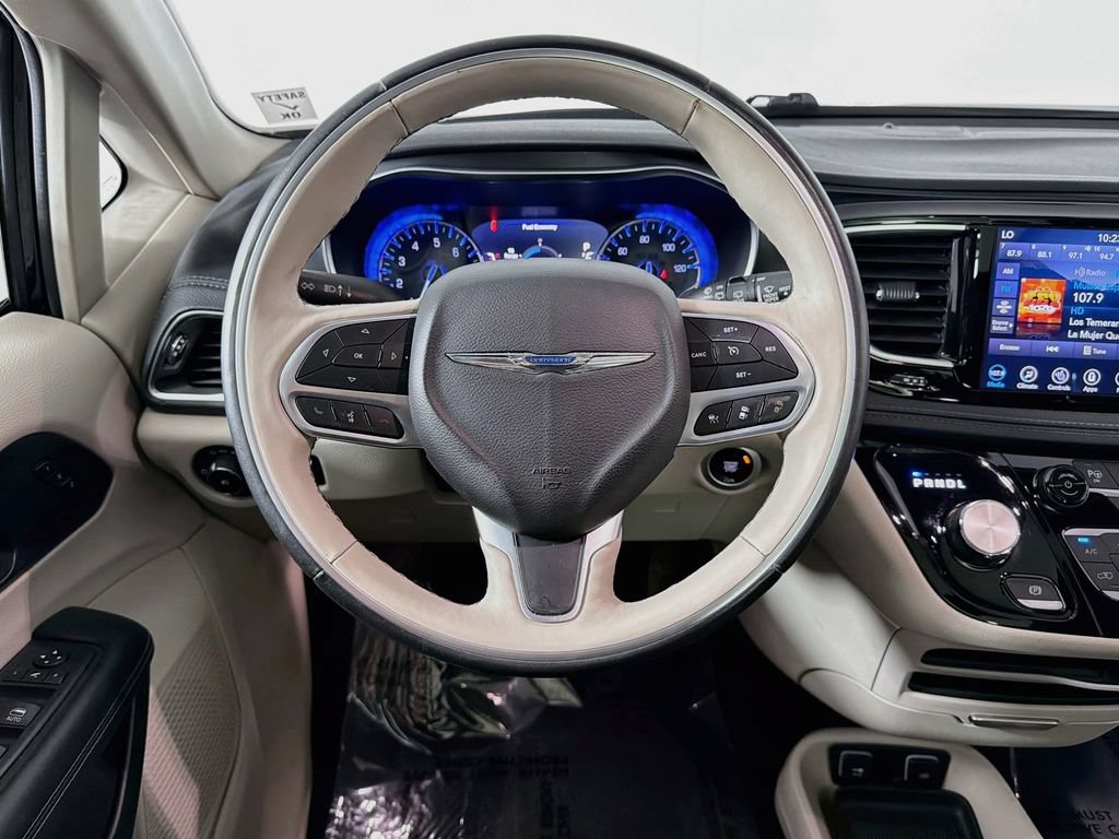 Used 2020 Chrysler Pacifica Limited w/ Advanced Safetytec Group FWD image 11