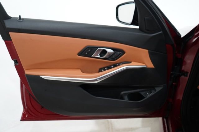 Used 2025 BMW 330i xDrive Sedan w/ M Sport Package image 19
