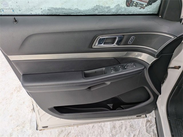 Certified 2018 Ford Explorer XLT w/ Equipment Group 202A image 6