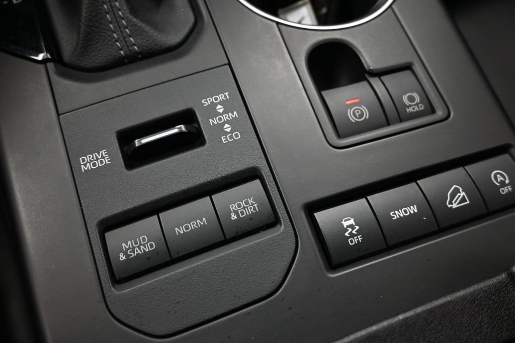 Used 2022 Toyota Highlander XLE AWD/4WD image 22