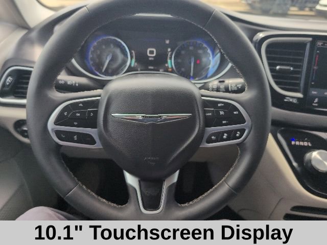 Used 2024 Chrysler Pacifica Touring-L FWD image 10