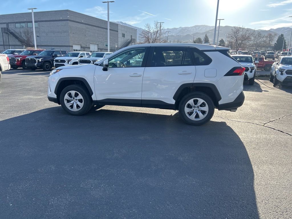 Used 2023 Toyota RAV4 LE image 8