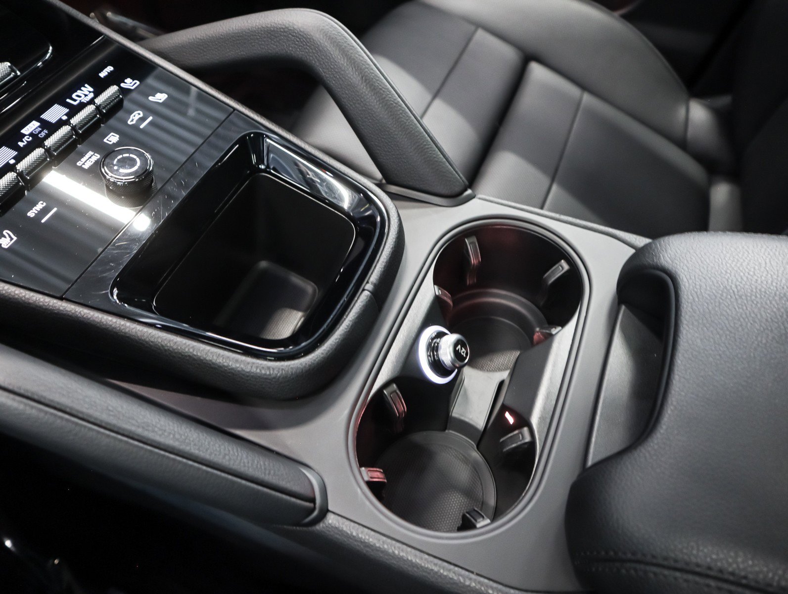Certified 2025 Porsche Cayenne AWD/4WD image 15