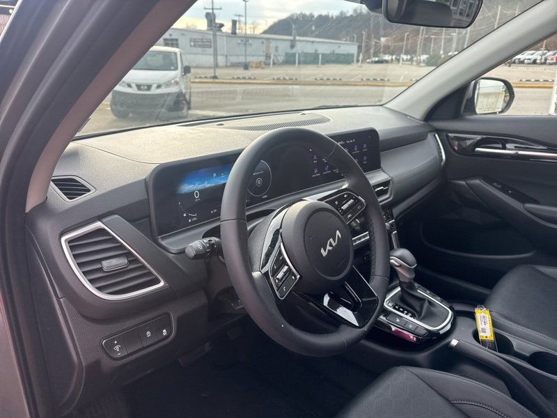 Used 2024 Kia Seltos EX image 12