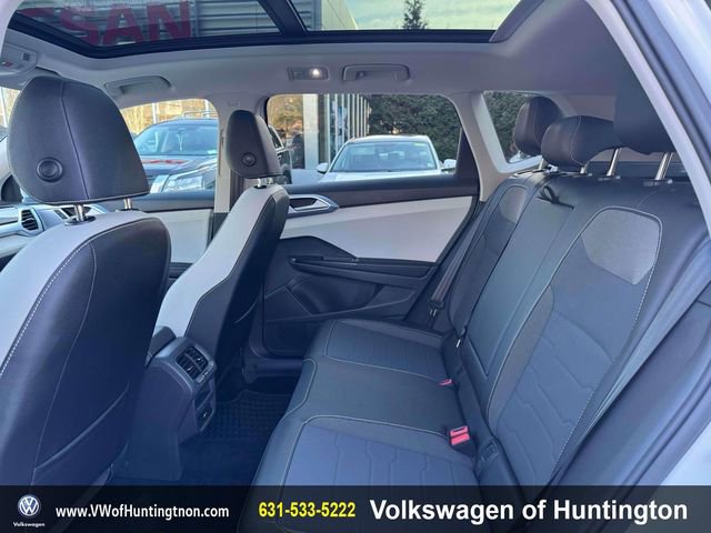 Certified 2025 Volkswagen Taos SE w/ Panoramic Sunroof Package image 12