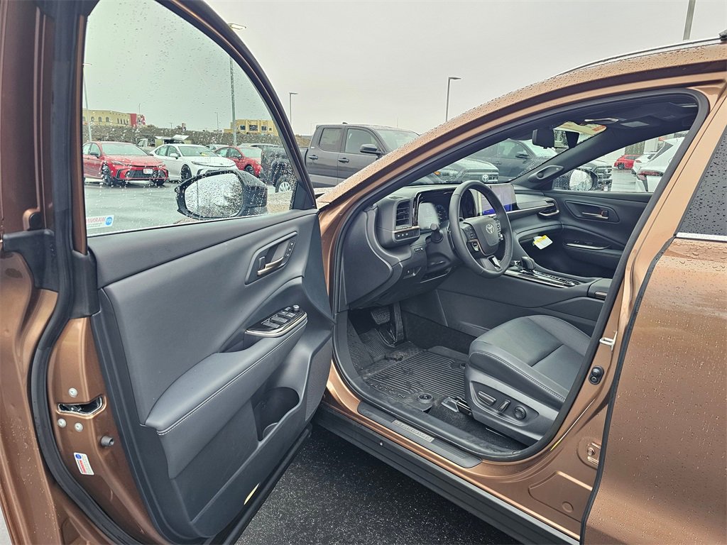 Used 2025 Toyota Crown Signia w/ Advanced Technology Package image 21