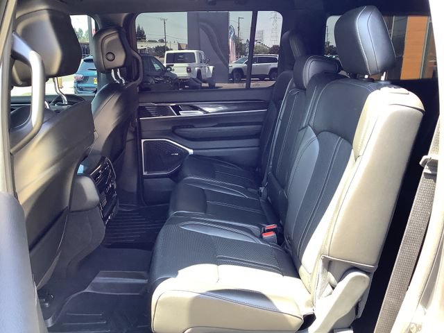 Used 2024 Jeep Wagoneer L 4WD w/ Premium Group I image 26