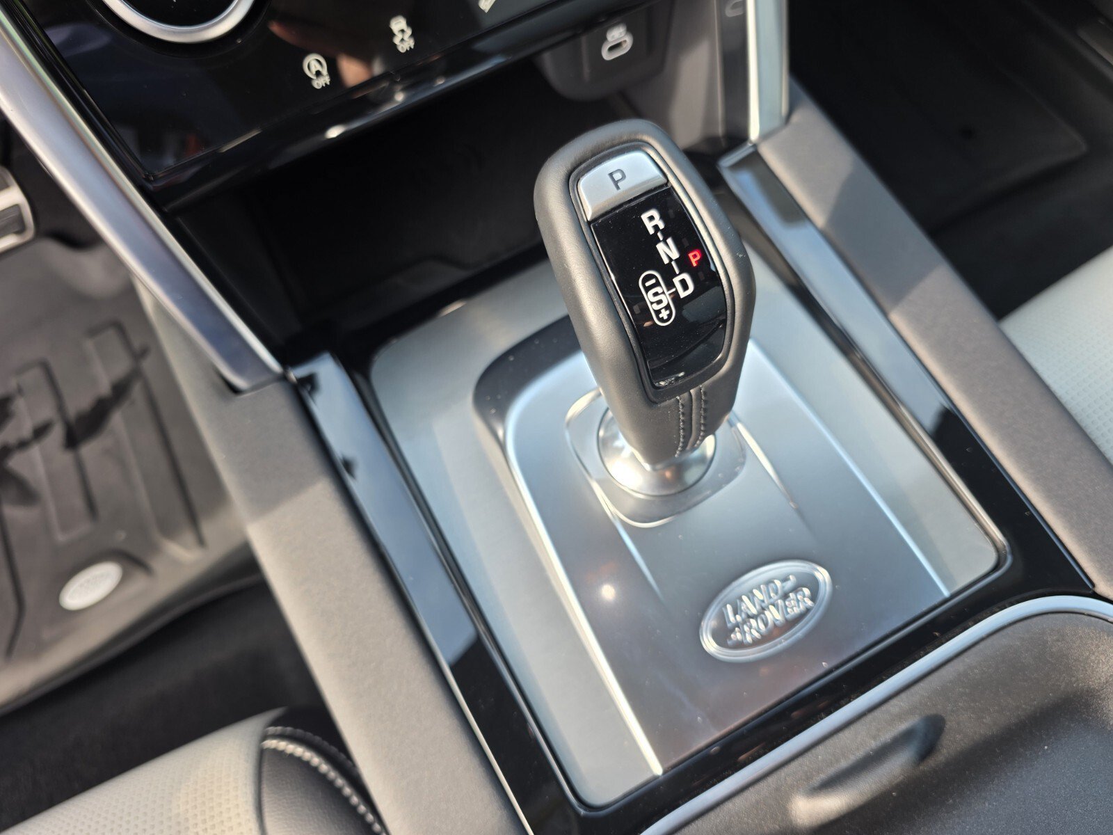 Certified 2022 Land Rover Discovery Sport SE R-Dynamic AWD/4WD image 19