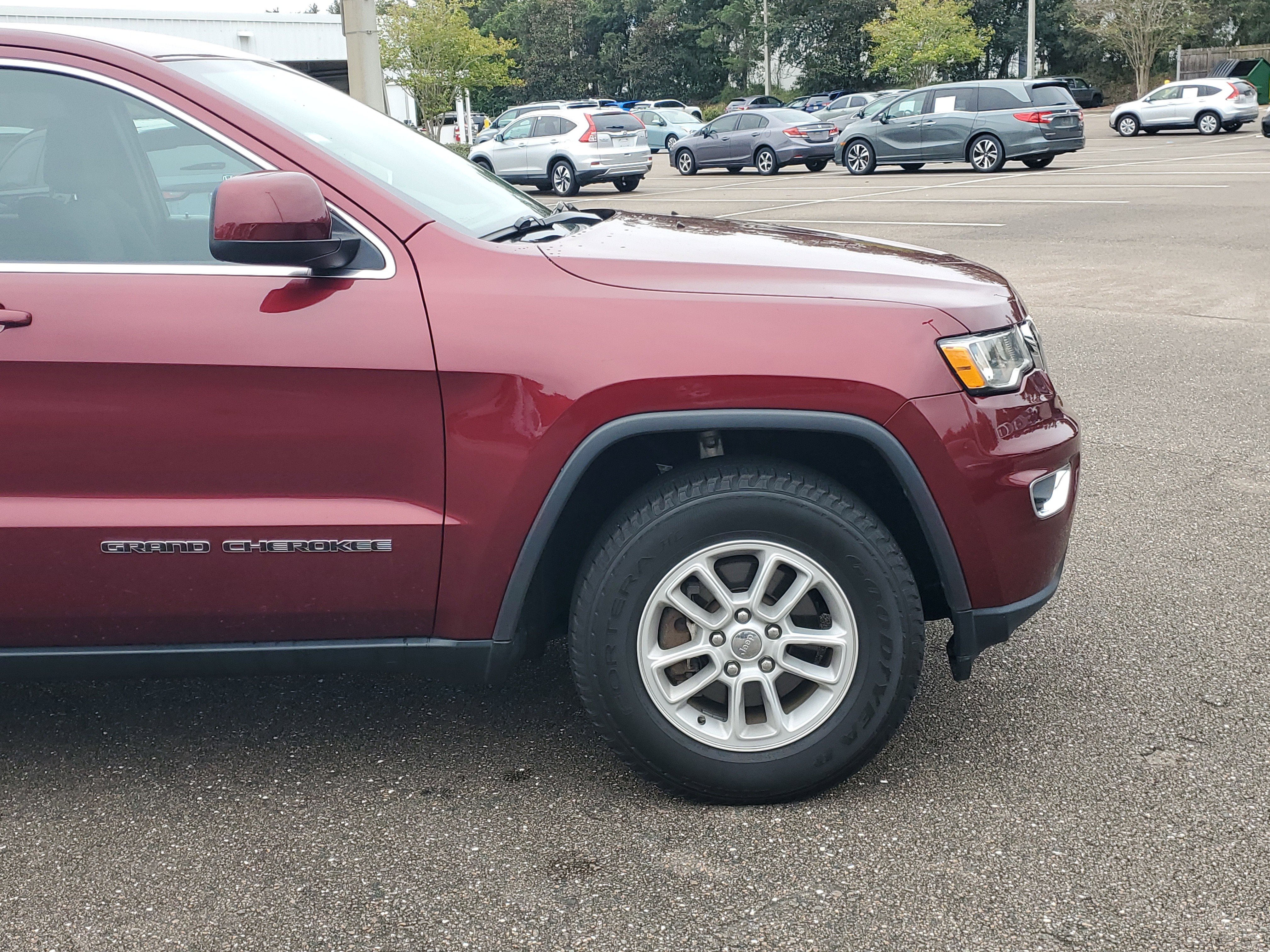 Used 2018 Jeep Grand Cherokee Laredo image 17