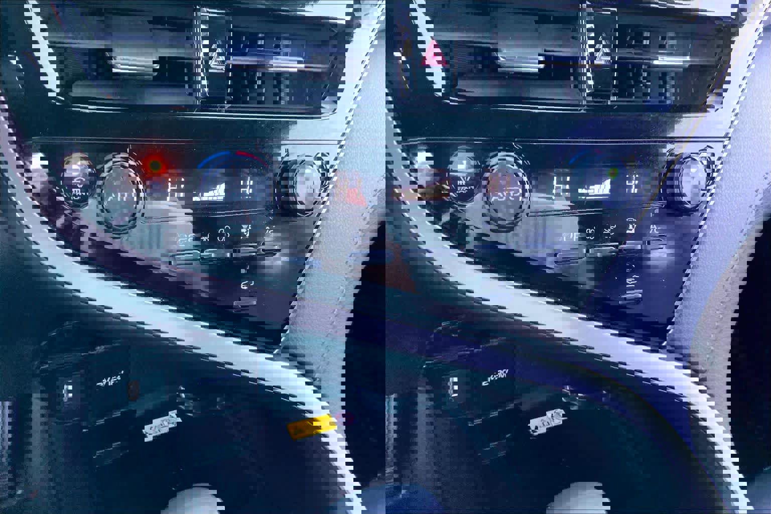 Used 2024 Toyota Camry XLE image 32