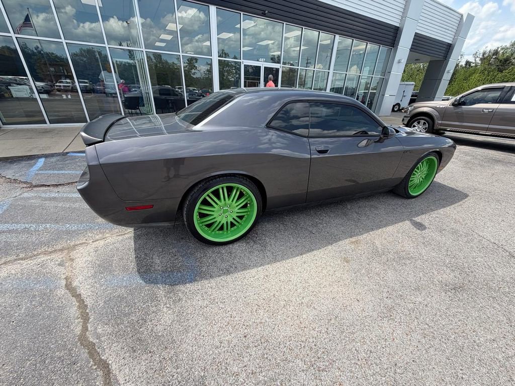 Used 2014 Dodge Challenger SXT RWD image 4