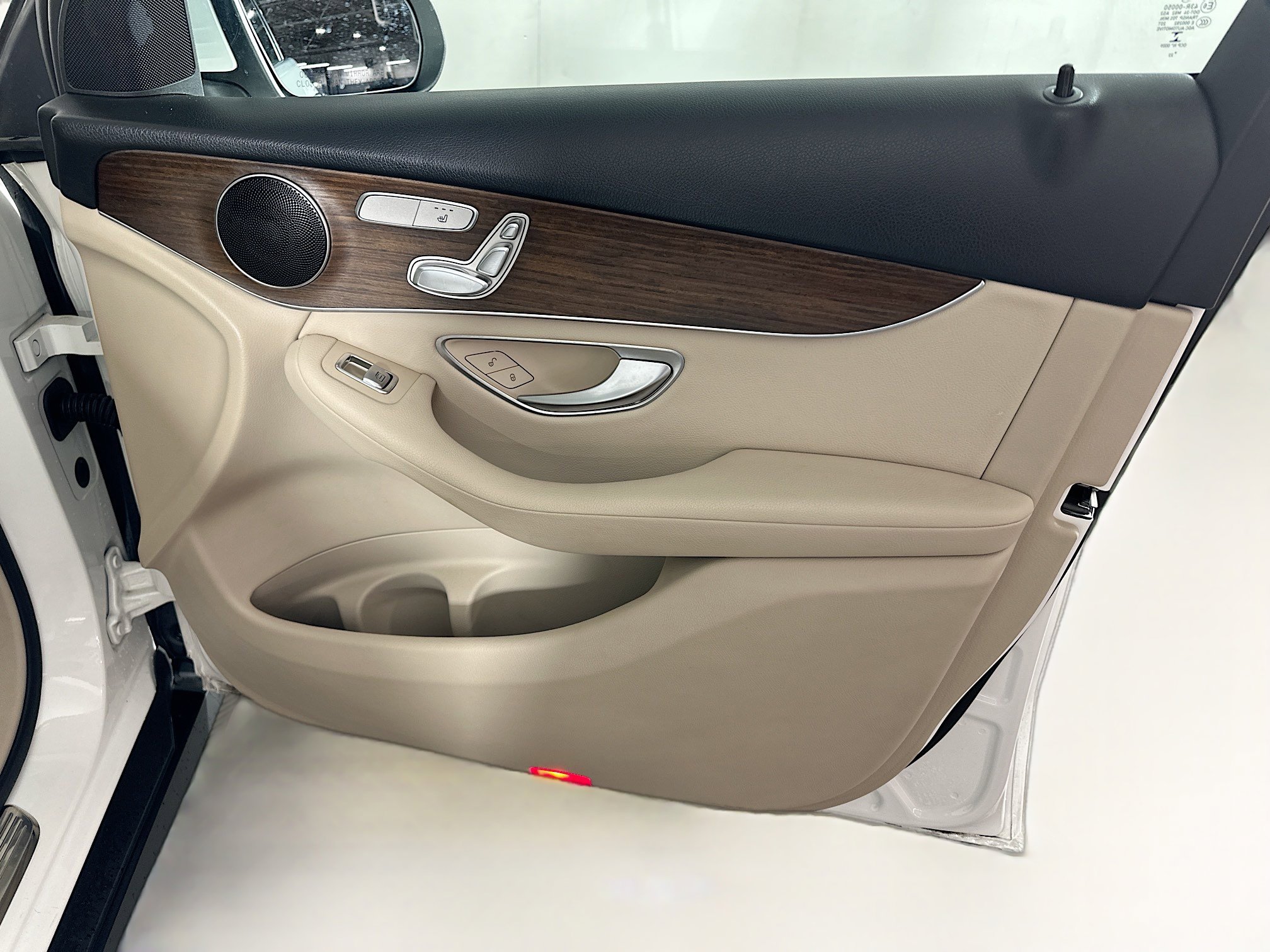 Used 2022 Mercedes-Benz GLC 300 4MATIC w/ Premium Package Lite image 32