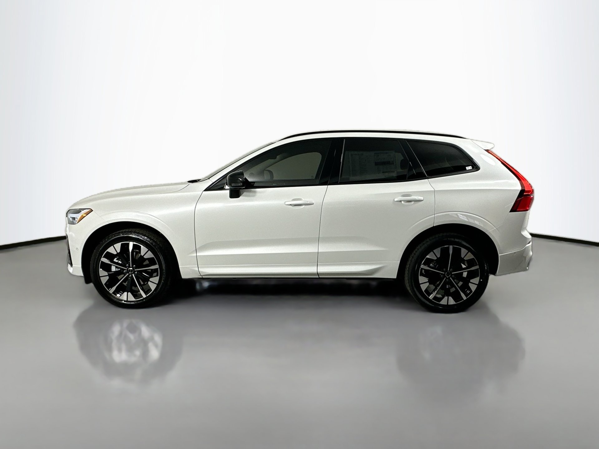 New 2026 Volvo XC60 B5 Plus w/ Protection Package Premier AWD/4WD image 9