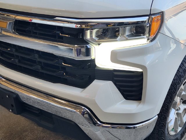 Used 2025 Chevrolet Silverado 1500 LT RWD image 8