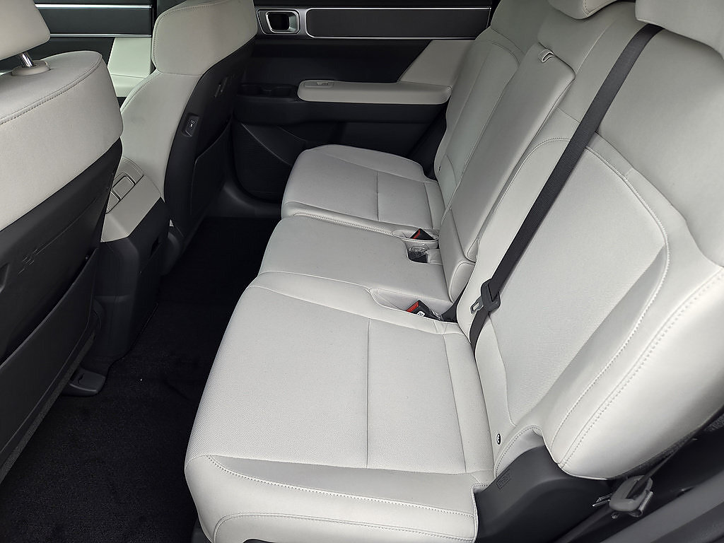 New 2026 Hyundai Santa Fe SE FWD image 30