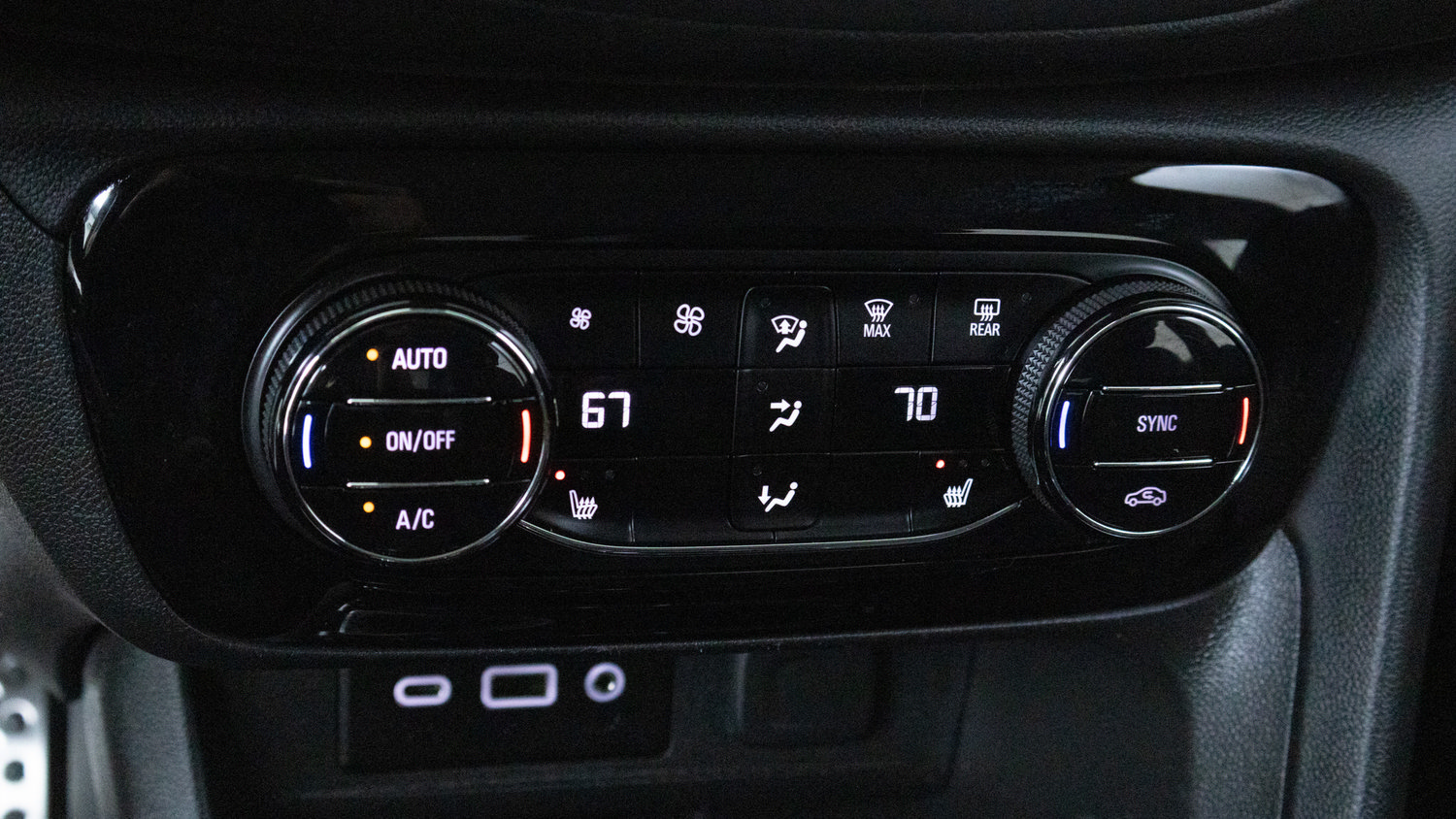 Used 2023 Buick Encore GX Select w/ Sport Touring Package FWD image 14