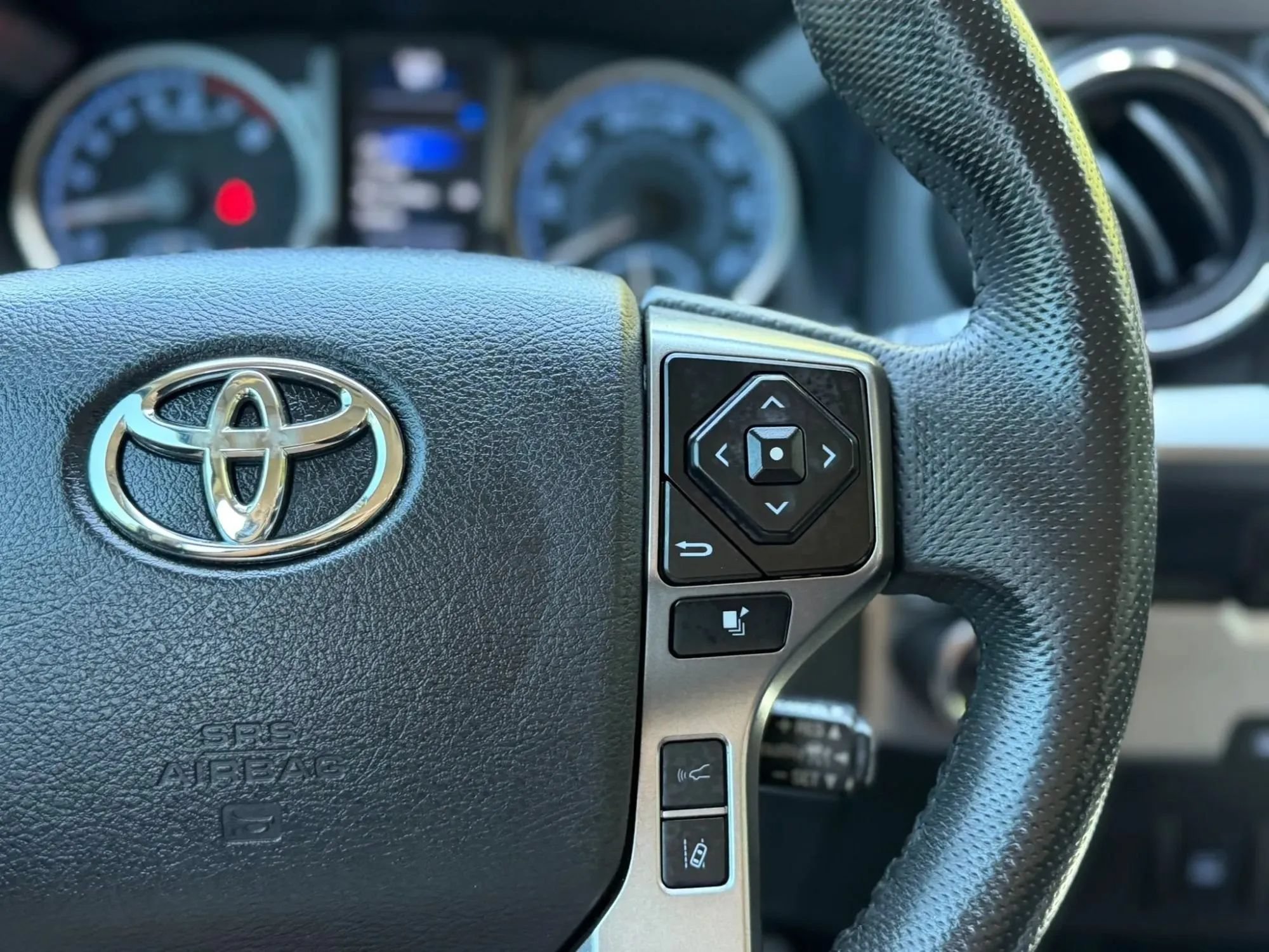 Used 2023 Toyota Tacoma SR5 RWD image 31