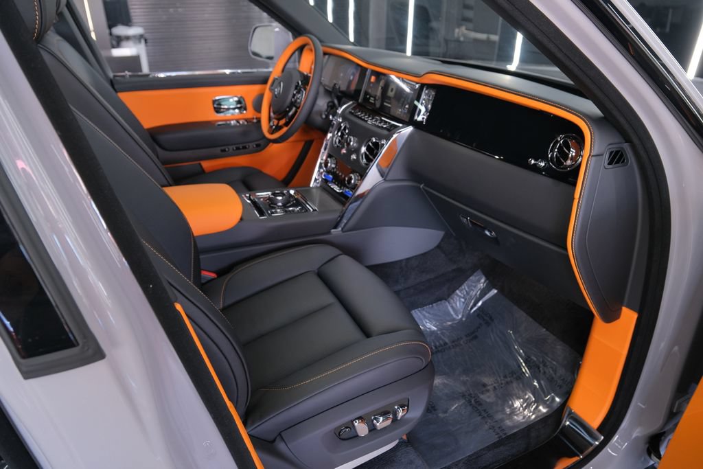 Used 2026 Rolls-Royce Cullinan AWD/4WD image 16