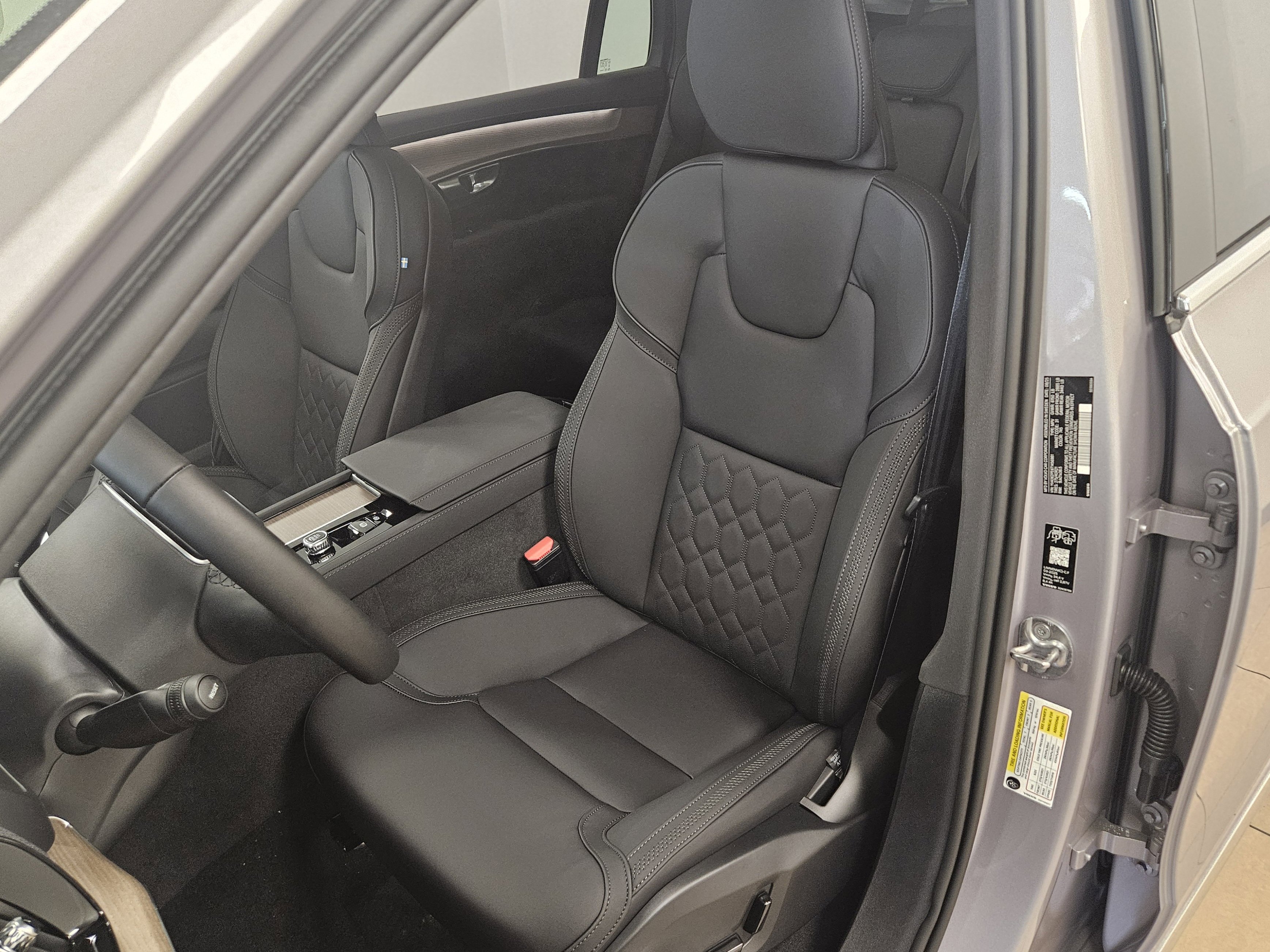 New 2026 Volvo XC90 B6 Plus w/ Protection Package image 42