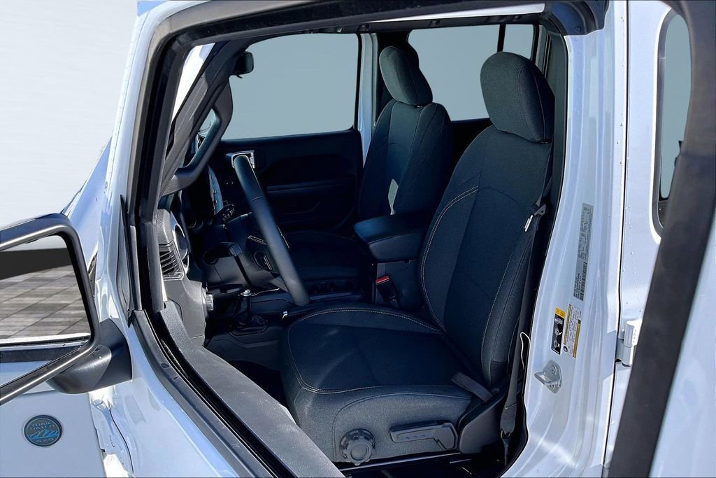 Used 2024 Jeep Wrangler Unlimited image 2