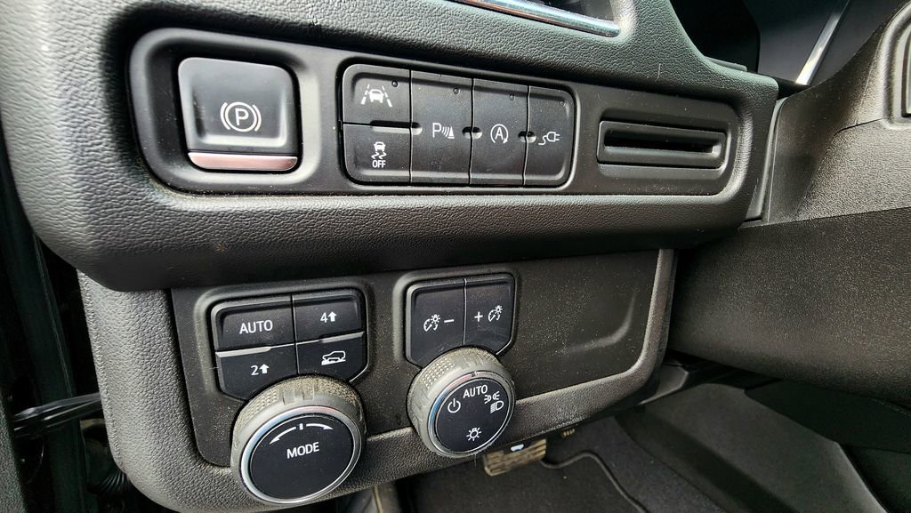 Used 2022 Chevrolet Suburban LT AWD/4WD image 23