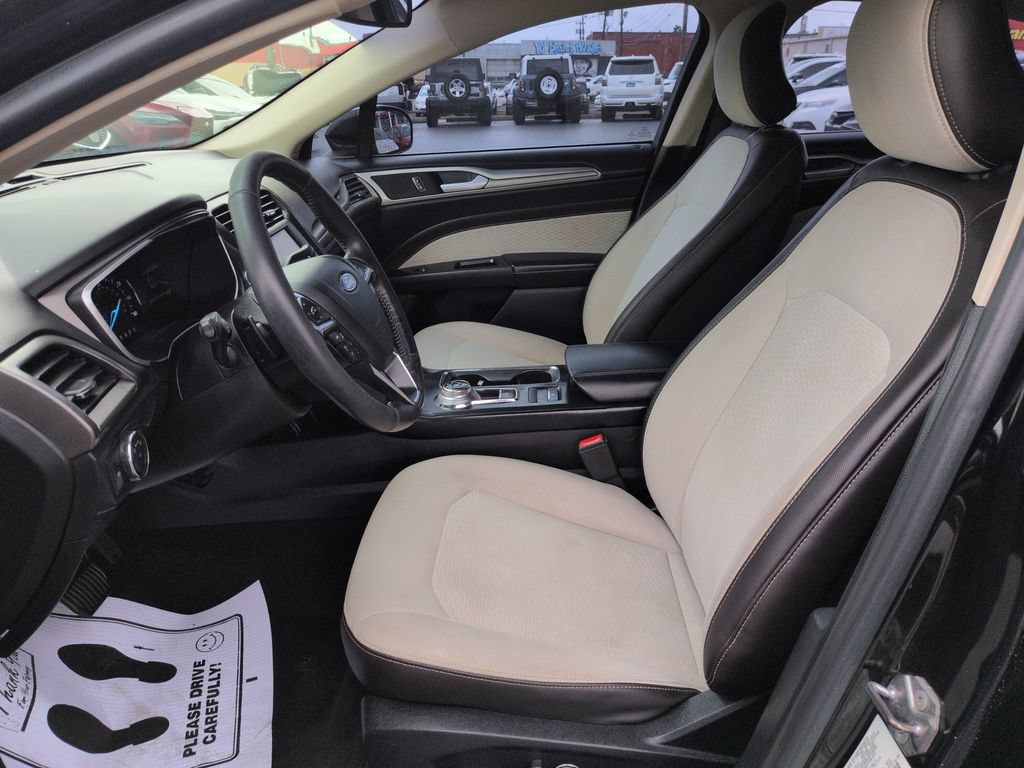 Used 2019 Ford Fusion SE w/ Equipment Group 151A FWD image 9