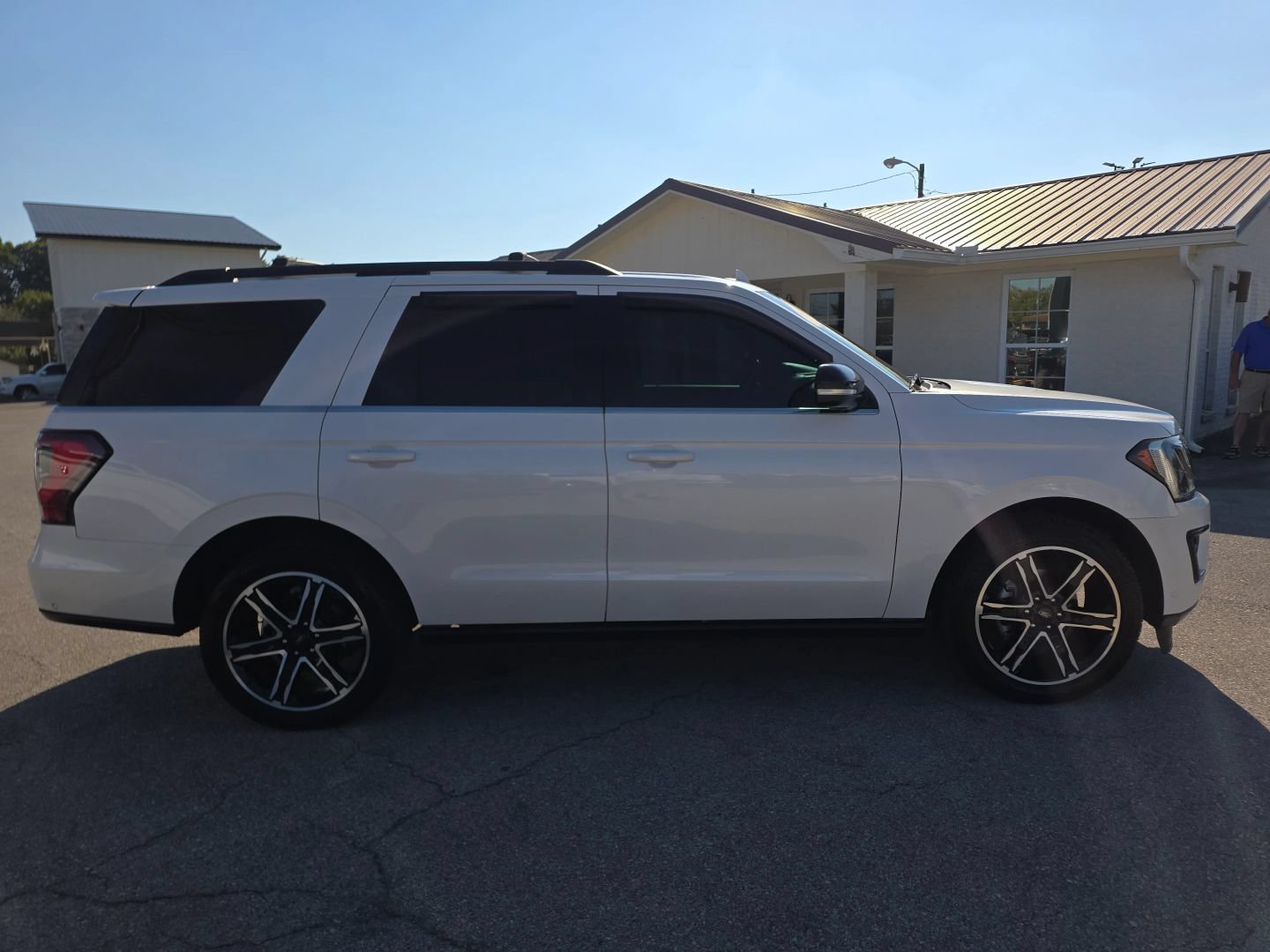 Used 2019 Ford Expedition Limited w/ Equipment Group 303A AWD/4WD image 6