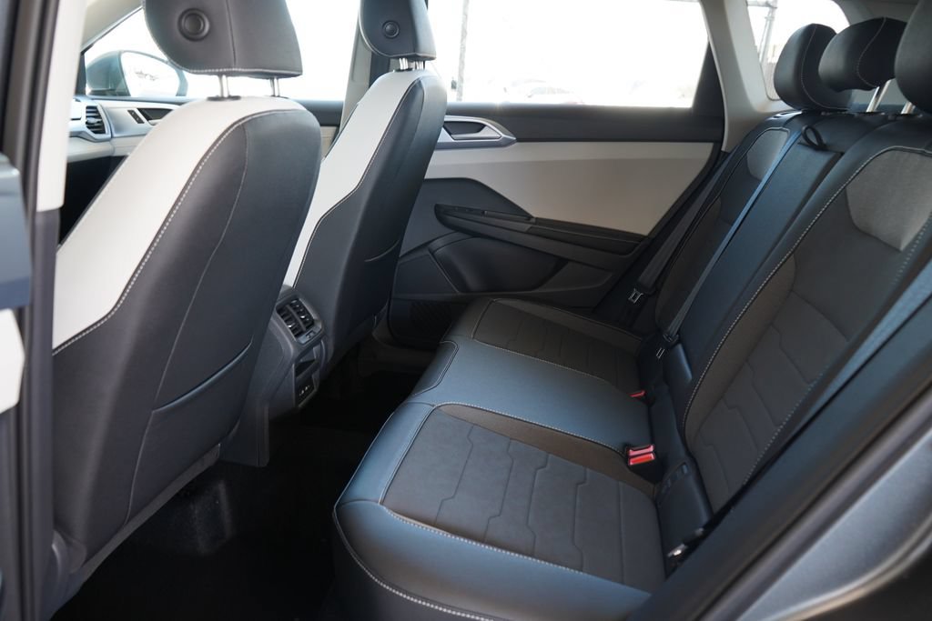 New 2026 Volkswagen Taos SE FWD image 7